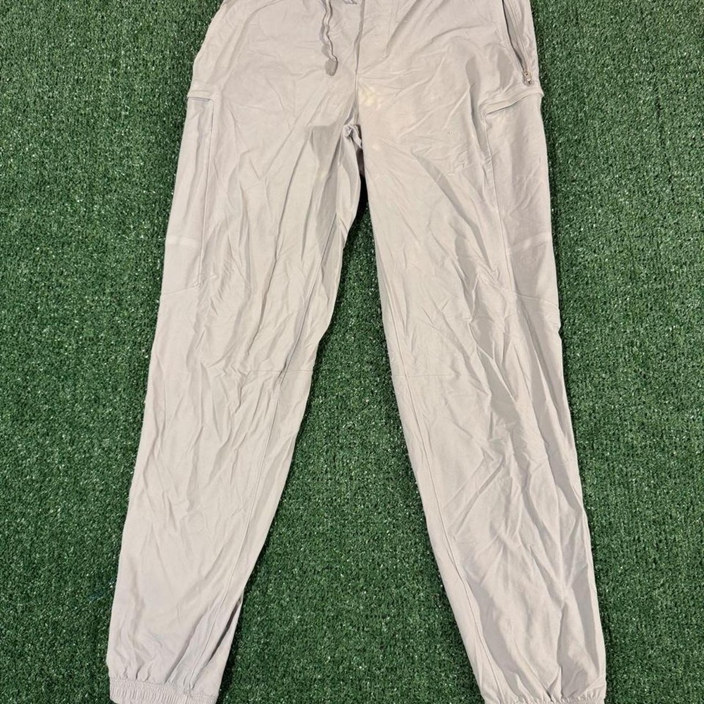 Lululemon Men Beige Utility Jogger Pants Size S Elastic Waist Zipper Pocket 0266